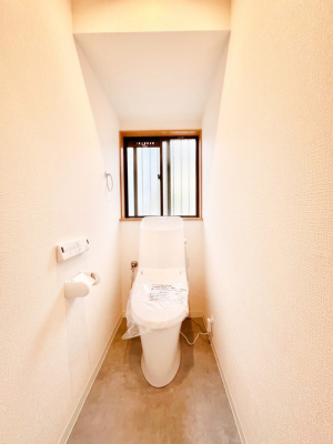 トイレ トイレは温水洗浄機能付き  