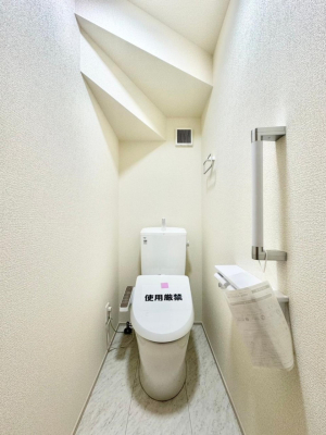 トイレ 明るく清潔感のあるトイレです。 