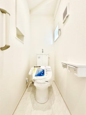 トイレ トイレは温水洗浄機能付き  
