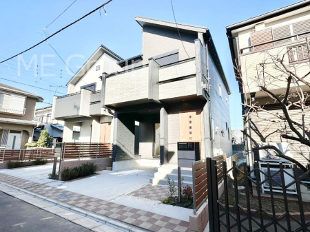 現地外観写真 溢れる陽光でご家族の笑顔も輝く  