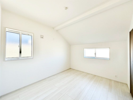 その他内観 2面採光を確保した明るい空間  