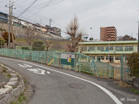 周辺環境 幼稚園・保育園 550m 高倉保育所