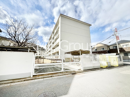現地外観写真 溢れる陽光でご家族の笑顔も輝く 