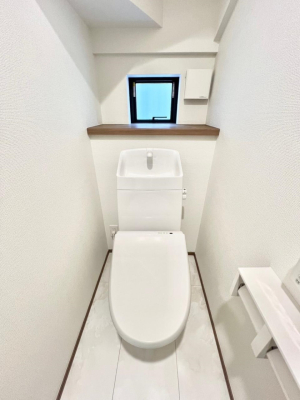 トイレ 明るく清潔感のあるトイレです。 