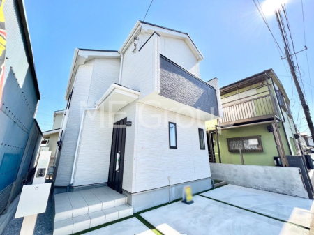 現地外観写真 暮らしやすさと居心地の良さにこだわったシンプルで飽きのこないデザイン ！