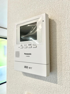 その他内観 訪問者が一目でわかる安心のＴＶモニター付きインターホン。 