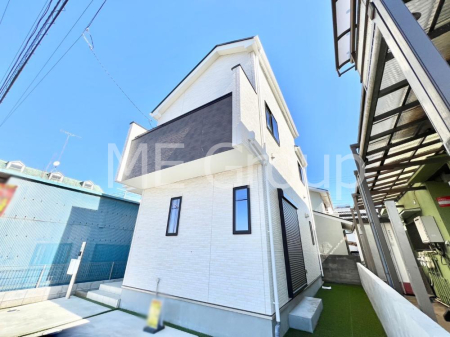現地外観写真 たっぷりの陽光と心地よい風が舞い込む住まい 