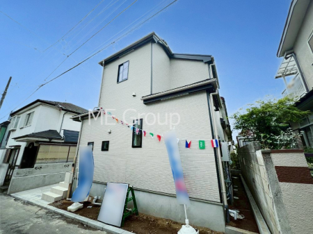 現地外観写真 洗練された外観、上質な住空間が広がる室内は永く安心して過ごせる住居です