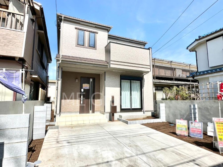 現地外観写真 暮らしやすさと居心地の良さにこだわったシンプルで飽きのこないデザイン ！