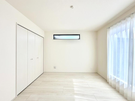 寝室 収納も充実しています！どんなお部屋にするか考えるのが楽しみですね。
