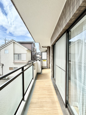 バルコニー 心地よい風を感じながらお洗濯物が干せそうです