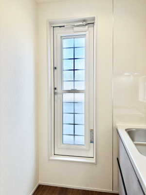 その他内観 勝手口があれば、ゴミ捨て場を屋外にすることができます。  
