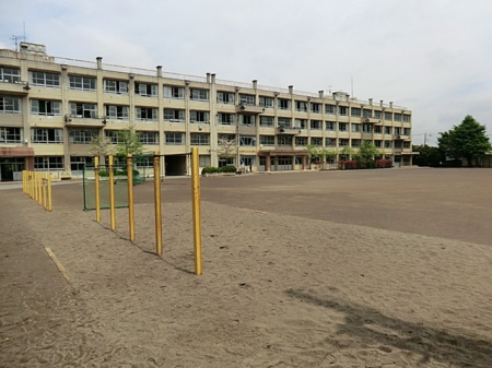 周辺環境 中学校 1200m 川越市立初雁中学校