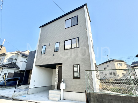 現地外観写真 たっぷりの陽光と心地よい風が舞い込む住まい 