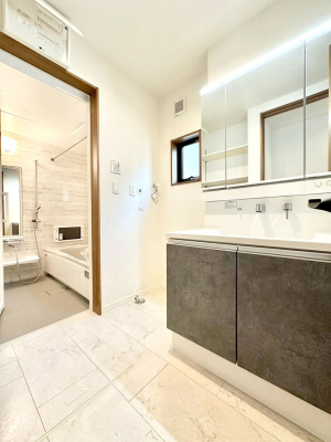 ʑEʏ 邢ʏ͖̐gxxyłႢłB