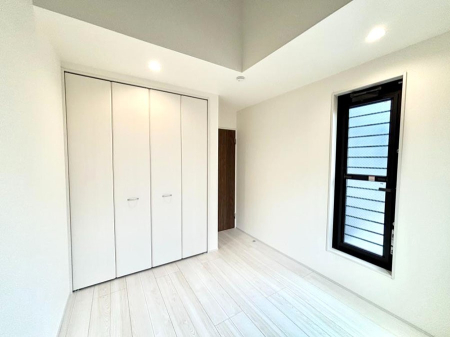 寝室 収納も充実しています！どんなお部屋にするか考えるのが楽しみですね。