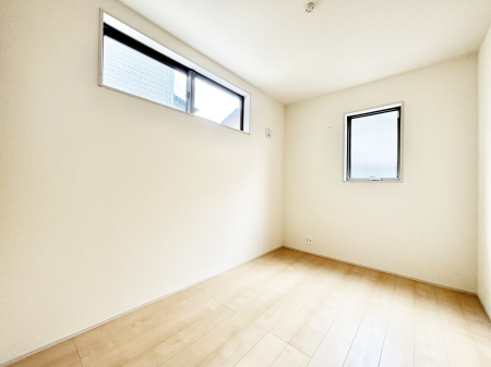 その他内観 2面採光を確保した明るい空間。家族みんなが快適な暮らしを実現する設計です。