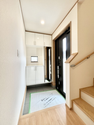 玄関 飾り棚を利用して、お越しいただくお客様をおもてなしできます。