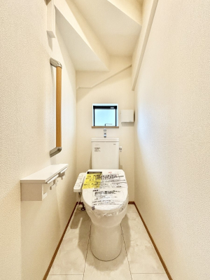 トイレ トイレは1階と2階それぞれに配置されていてとても便利です。 