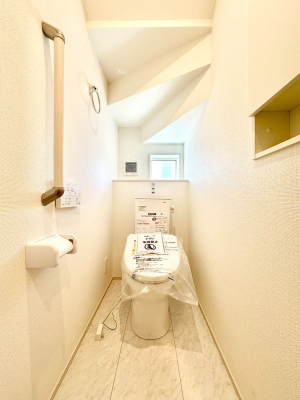 トイレ トイレは1階と2階それぞれに配置されていてとても便利です。 