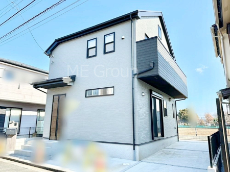 現地外観写真 たっぷりの陽光と開放感に包まれる明るい住まい  