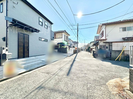 現地外観写真 駐車がしやすく、お子様やペットも安心して歩けます！