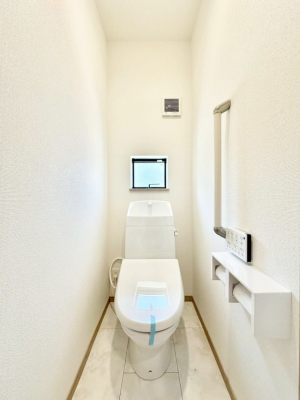 トイレ トイレは安心の２箇所！朝のバタバタも一安心です。 
