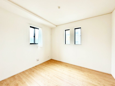 子供部屋 窓からのやさしい光が心地よいプライベートルーム