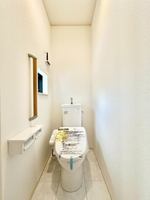 トイレ トイレは温水洗浄機能付き