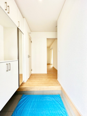 玄関 家族の帰宅やお客様をあたたかく迎える玄関