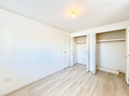 寝室 収納も充実しています！どんなお部屋にするか考えるのが楽しみですね。