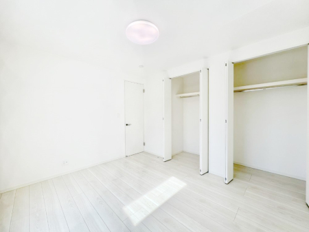 寝室 収納も充実しています！どんなお部屋にするか考えるのが楽しみですね。