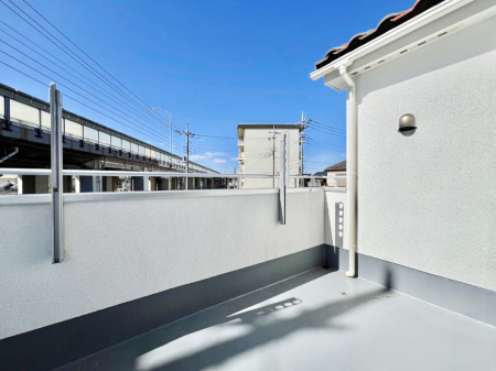 バルコニー ゆったりバルコニーだから沢山お洗濯ものを干せます。