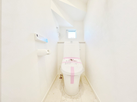 トイレ トイレは安心の２箇所！朝のバタバタも一安心です。 