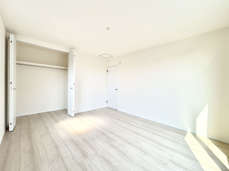 寝室 収納も充実しています！どんなお部屋にするか考えるのが楽しみですね。