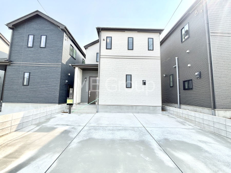 現地外観写真 洗練された外観、上質な住空間が広がる室内は永く安心して過ごせる住居です。 