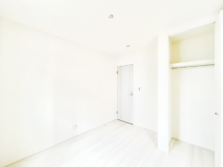 子供部屋 お子さまのお部屋としても！衣類の整理整頓に便利なクローゼット付きの洋室！