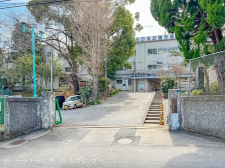 周辺環境 中学校 920m 川口市立鳩ヶ谷中学校