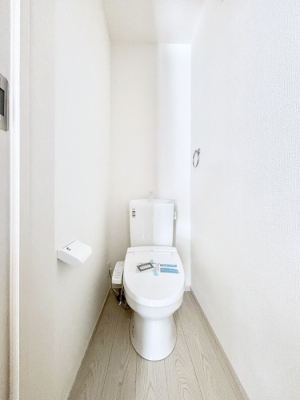 トイレ トイレは1階と2階それぞれに配置されていてとても便利です。 