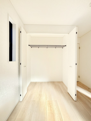 ���[ �m���̃N���[�[�b�g�B���s��������̂Ō���̈ߗނ�����������܂�܂��B