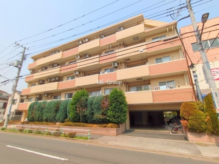 現地外観写真 外観 生活に便利な地に伸びやかな家族の生活風景を描く住まい