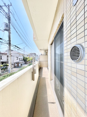 バルコニー 心地よい風を感じながらお洗濯物が干せそうです