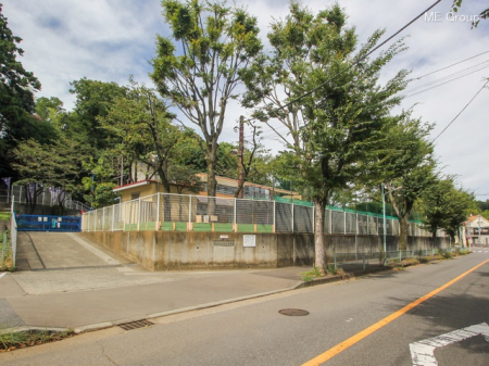 周辺環境 幼稚園・保育園 730m 稲城市立第五保育園
