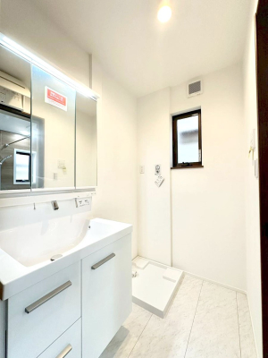 ʑEʏ 邢ʏ͖̐gxxyłႢłB