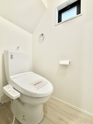 トイレ トイレは温水洗浄機能付き  