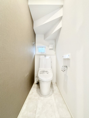 トイレ 明るく清潔感のあるトイレです