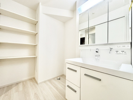 ʑEʏ lXy[Xɂ̓^IoX[uApW}ȂǂՂ肵܂ĐʎXbLI