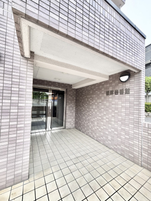 エントランス 落ち着いた雰囲気のエントランス