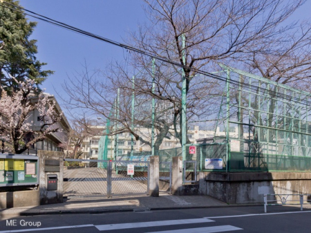 周辺環境 中学校 620m 渋谷区立鉢山中学校