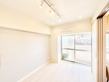 その他内観 バルコニーからたっぷり入ってくる陽光がお部屋全体を優しく包み込みます！